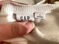 GAP Valkoinen neuletakki -