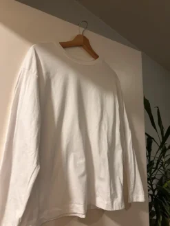 Hot valkoinen pitkähihainen