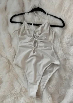 Online BUBBLEROOM Valkoinen uimapuku