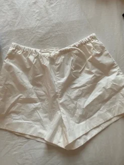 Discount H&M Valkoiset shortsit