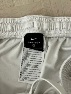 Discount Nike Valkoiset shortsit