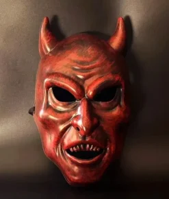 Clearance Velnio kaukė