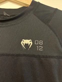 Hot Venum treenipitkähihainen