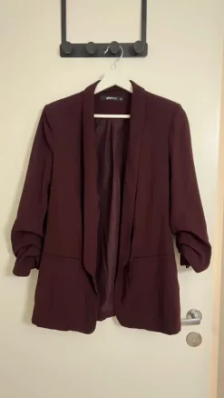 Discount Gina Tricot Viininpunainen bleiseri