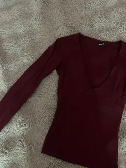 Best Gina Tricot Viininpunainen pitkähihainen