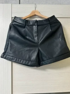 Online Vila nahkasortsit