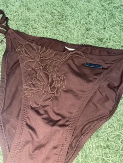 Discount Triumph Vintage bikinejen alaosa