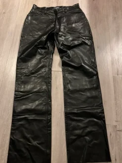 Discount Seppala Vinyyli housut 48 miesten