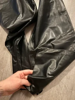 Discount Seppala Vinyyli housut 48 miesten