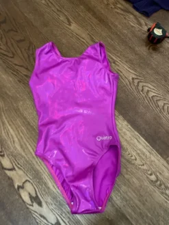 Clearance eitiedossa Voimistelupuku