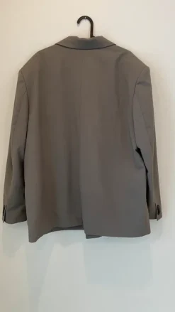 Weekday 48/50 oversize pukusetti