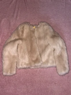 Clearance H&M XS kokoinen pörrötakki