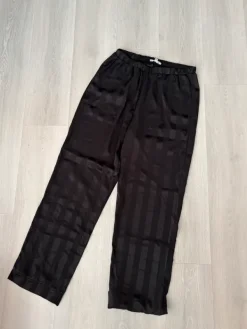 Yöasu-setti eli paita ja housut