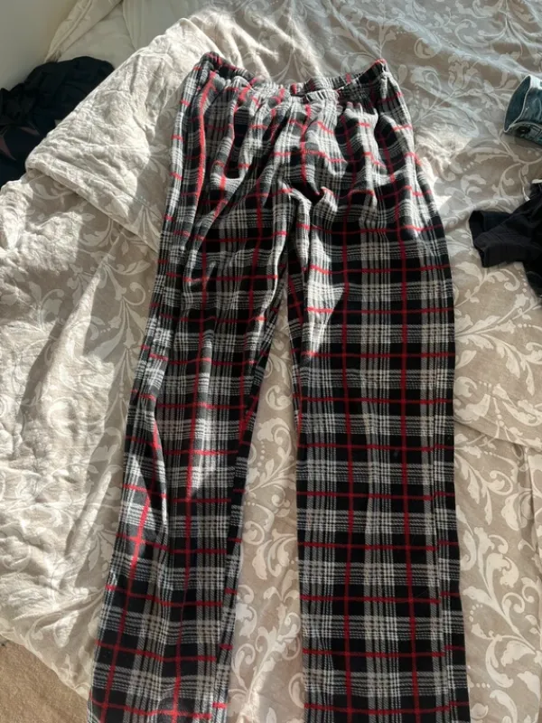 ei tiedossa Yöhousut