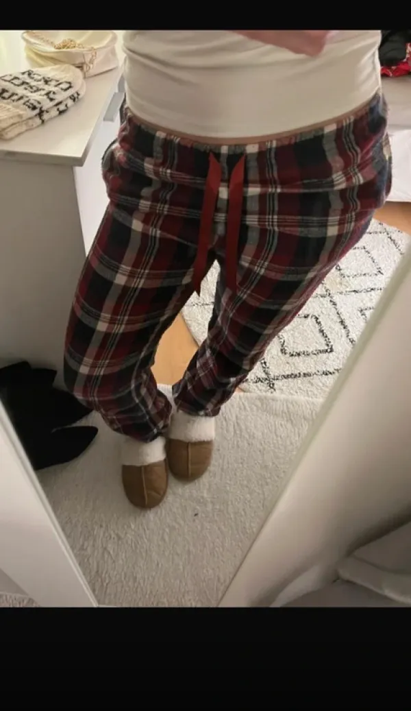 Discount MONIA yöhousut