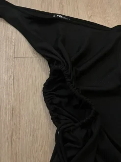 Discount Yksiolkaiminen mekko