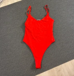 Best Zara punainen body