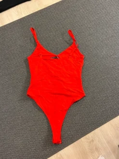 Best Zara punainen body