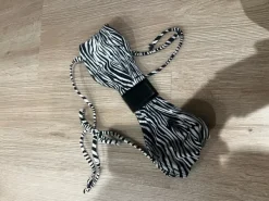 Outlet H&M Zebra print bikini top